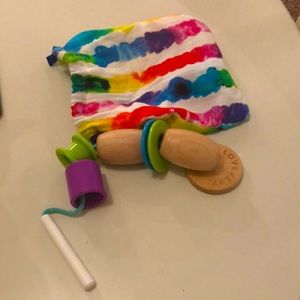 Lovevery Threadable bead kit and drawstring bag